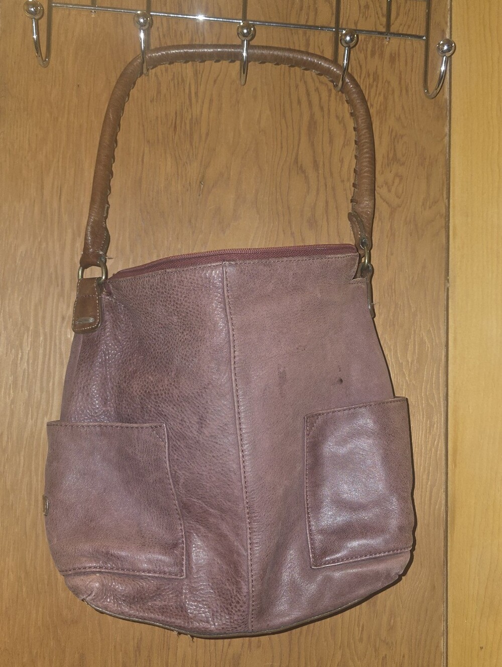 Excellent condition Sundance made on Italy 100% leather camel shoulder bag